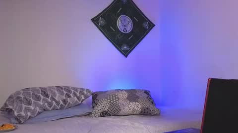 Snapshot of samevansx chatting on 11-11-25, 04:40 samevansx online show from 11-11-25, 04:40