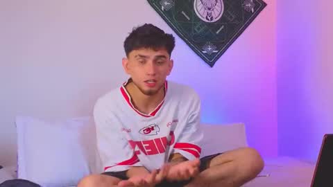 Snapshot of samevansx chatting on 11-27-25, 01:02 samevansx online show from 11-27-25, 01:02