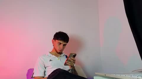 Snapshot of samevansx chatting on 12-14-25, 10:25 samevansx online show from 12-14-25, 10:25