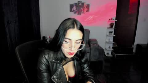 Snapshot of samismith77 chatting on 01-23-25, 01:08 SARA online show from 01-23-25, 01:08