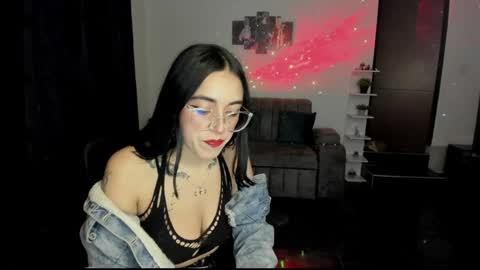 Snapshot of samismith77 chatting on 02-26-25, 01:32 SARA online show from 02-26-25, 01:32