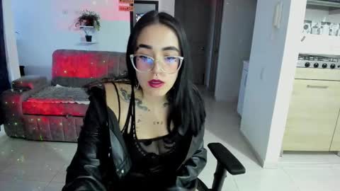 Snapshot of samismith77 chatting on 09-12-25, 11:04 SARA online show from 09-12-25, 11:04