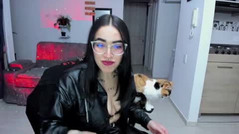 Snapshot of samismith77 chatting on 09-29-25, 12:27 SARA online show from 09-29-25, 12:27