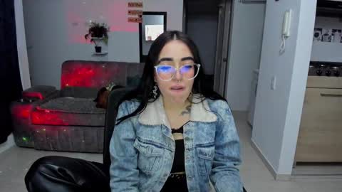 Snapshot of samismith77 chatting on 10-01-25, 01:22 SARA online show from 10-01-25, 01:22