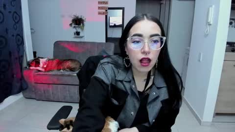 Snapshot of samismith77 chatting on 10-06-25, 01:14 SARA online show from 10-06-25, 01:14