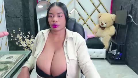 Snapshot of sammanthaboob chatting on 01-16-26, 12:20 Luisa online show from 01-16-26, 12:20