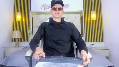 Snapshot of sammysex_ chatting on 09-09-25, 12:05 SAMMY online show from 09-09-25, 12:05