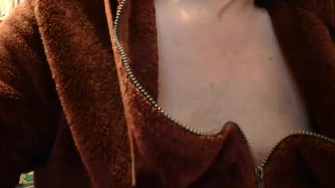 Snapshot of samsenior70 chatting on 11-09-25, 10:52 Sam online show from 11-09-25, 10:52