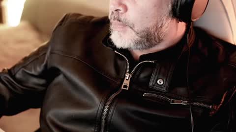 Sanders online show from 02-01-25, 01:34