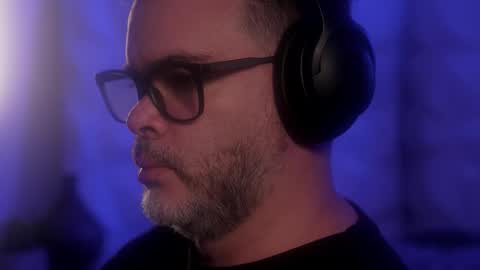 Sanders online show from 10-14-25, 04:02