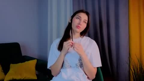 Isabel but you can call me Bella online show from 11-07-25, 01:05