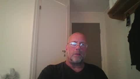 Snapshot of sandnesrune523 chatting on 10-21-25, 05:46 sandnesrune523 online show from 10-21-25, 05:46