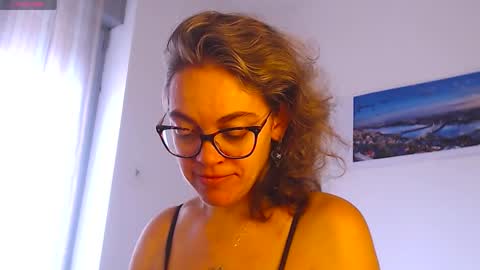 Snapshot of sandra10031989 chatting on 10-22-25, 01:11 Sandra online show from 10-22-25, 01:11