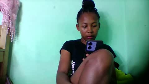 Snapshot of sandra1253099 chatting on 03-06-26, 06:43 sandra1253099 online show from 03-06-26, 06:43