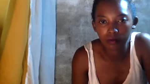 Snapshot of sandrine718 chatting on 01-09-26, 01:25 sandrine718 online show from 01-09-26, 01:25