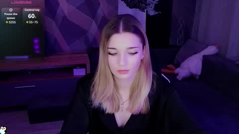 sandy_belle88 online show from 11-11-25, 08:09