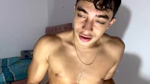 Snapshot of santi36rt chatting on 10-26-25, 05:52 santi36rt online show from 10-26-25, 05:52