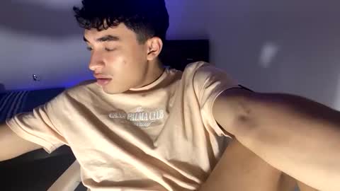 Snapshot of santi36rt chatting on 11-17-25, 03:23 santi36rt online show from 11-17-25, 03:23