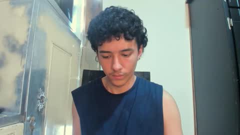 Snapshot of santi_twink19 chatting on 11-11-25, 06:19 santi_twink19 online show from 11-11-25, 06:19