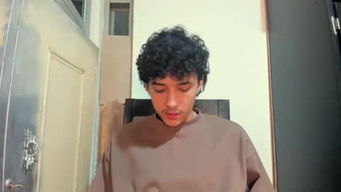 Snapshot of santi_twink19 chatting on 11-29-25, 05:43 santi_twink19 online show from 11-29-25, 05:43