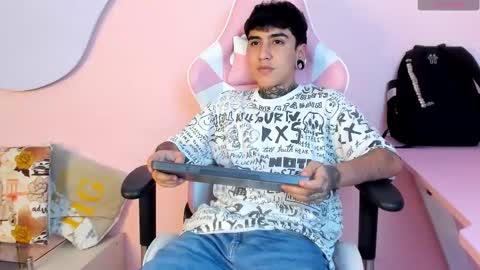 Snapshot of santiabader chatting on 10-26-25, 03:34 SantiAbader online show from 10-26-25, 03:34