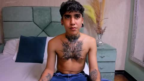 Snapshot of santiabader chatting on 11-16-25, 12:27 SantiAbader online show from 11-16-25, 12:27