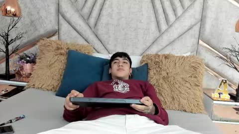 Snapshot of santiabader chatting on 11-18-25, 11:58 SantiAbader online show from 11-18-25, 11:58