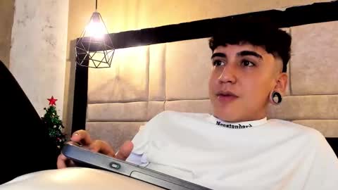 Snapshot of santiabader chatting on 11-29-25, 03:53 SantiAbader online show from 11-29-25, 03:53