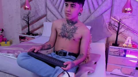 Snapshot of santiabader chatting on 12-03-25, 12:25 SantiAbader online show from 12-03-25, 12:25