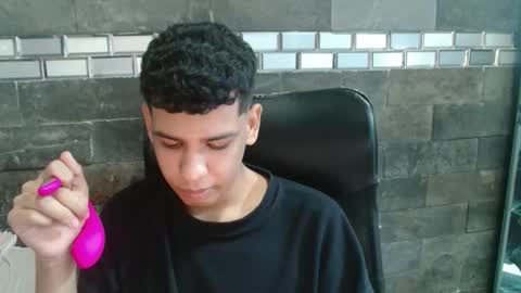 Snapshot of santiago_foxx chatting on 10-30-25, 05:09 santi online show from 10-30-25, 05:09