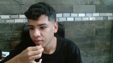 Snapshot of santiago_foxx chatting on 11-02-25, 01:35 santi online show from 11-02-25, 01:35