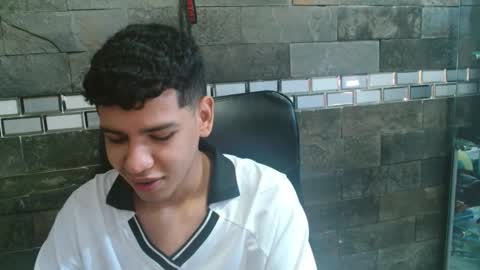 Snapshot of santiago_foxx chatting on 11-05-25, 09:48 santi online show from 11-05-25, 09:48