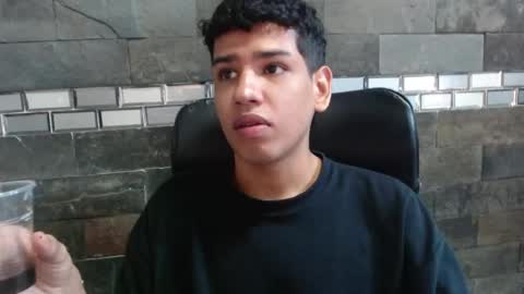 Snapshot of santiago_foxx chatting on 11-21-25, 11:03 santi online show from 11-21-25, 11:03