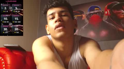 Snapshot of santiago_foxx chatting on 11-23-25, 01:05 santi online show from 11-23-25, 01:05