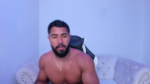 santiago_huntt online show from 10-31-25, 09:27
