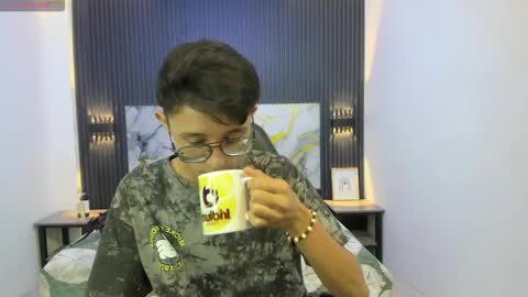 Snapshot of santiago_russo18 chatting on 02-15-26, 08:27 santiago_russo18 online show from 02-15-26, 08:27