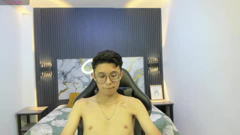 Snapshot of santiago_russo18 chatting on 02-21-26, 08:43 santiago_russo18 online show from 02-21-26, 08:43