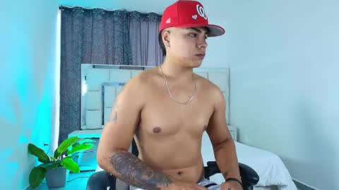 Santi Reyes online show from 04-11-26, 01:26