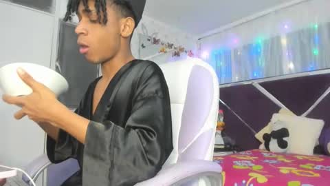 Snapshot of santy_bigcock_01 chatting on 11-11-25, 04:34 santy online show from 11-11-25, 04:34