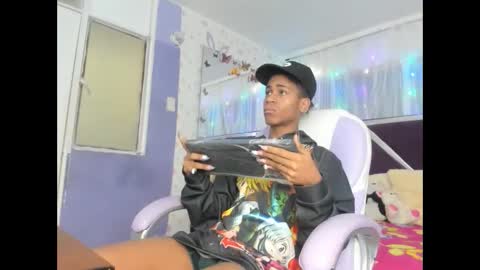 Snapshot of santy_bigcock_01 chatting on 11-21-25, 03:22 santy online show from 11-21-25, 03:22