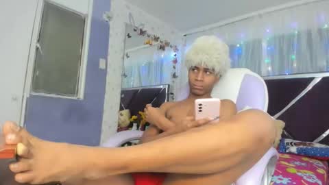 Snapshot of santy_bigcock_01 chatting on 11-28-25, 01:47 santy online show from 11-28-25, 01:47