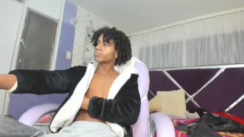 Snapshot of santy_bigcock_01 chatting on 12-15-25, 06:45 santy online show from 12-15-25, 06:45