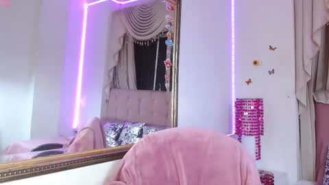 Saori Evans  online show from 11-08-25, 09:46