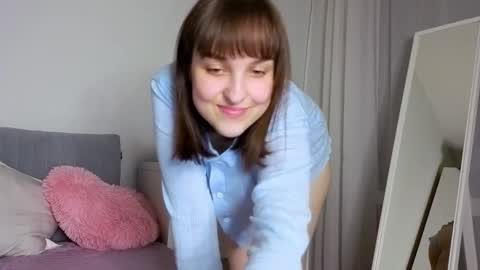 Snapshot of saphirree chatting on 09-19-25, 11:49 Anny online show from 09-19-25, 11:49