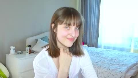 Snapshot of saphirree chatting on 09-29-25, 02:44 Anny online show from 09-29-25, 02:44