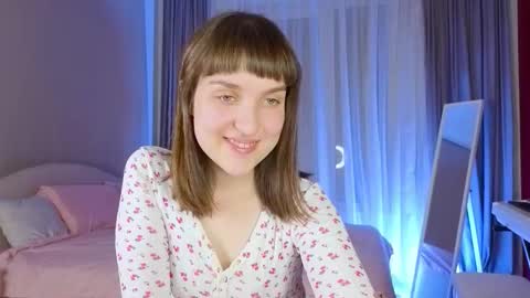 Snapshot of saphirree chatting on 10-15-25, 01:17 Anny online show from 10-15-25, 01:17