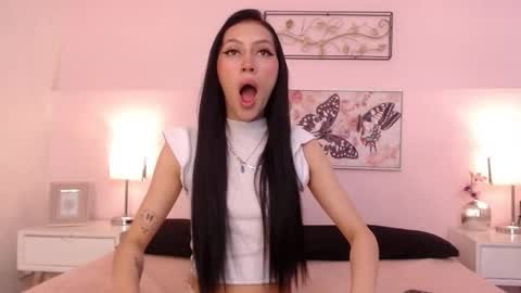 Sara online show from 10-26-25, 05:13