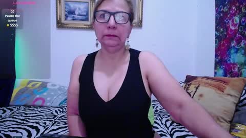 sara online show from 10-20-25, 01:22