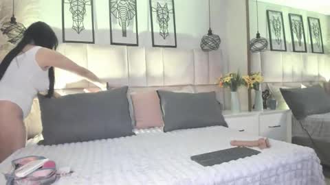 Snapshot of sara__colllins_ chatting on 09-17-25, 12:29 SARA online show from 09-17-25, 12:29