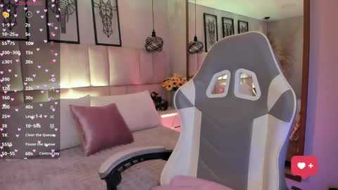 Snapshot of sara__colllins_ chatting on 09-23-25, 12:30 SARA online show from 09-23-25, 12:30